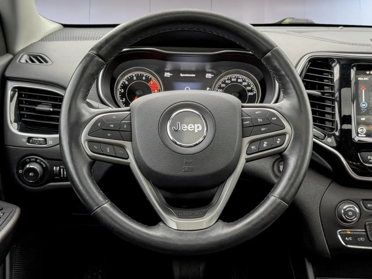 Jeep Cherokee снимка Jeep Cherokee