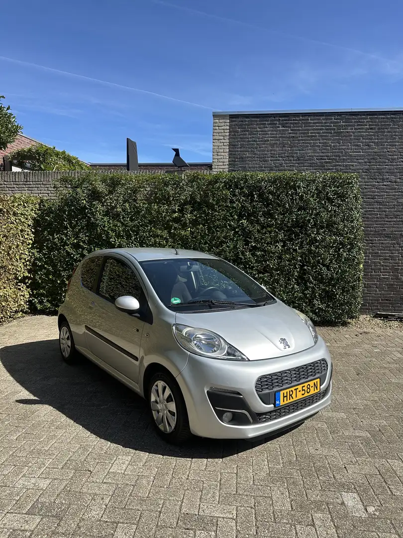 Peugeot 107 1.0 Envy Grijs - 2