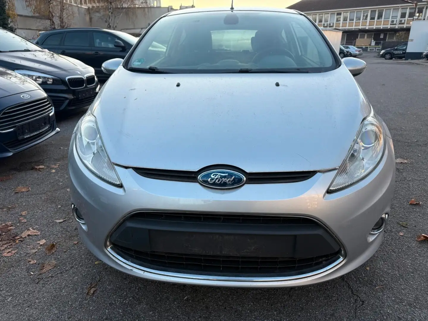 Ford Fiesta Ghia|Tüv Neu|2.Hand|Allwetter| 116TsdKm Silber - 2