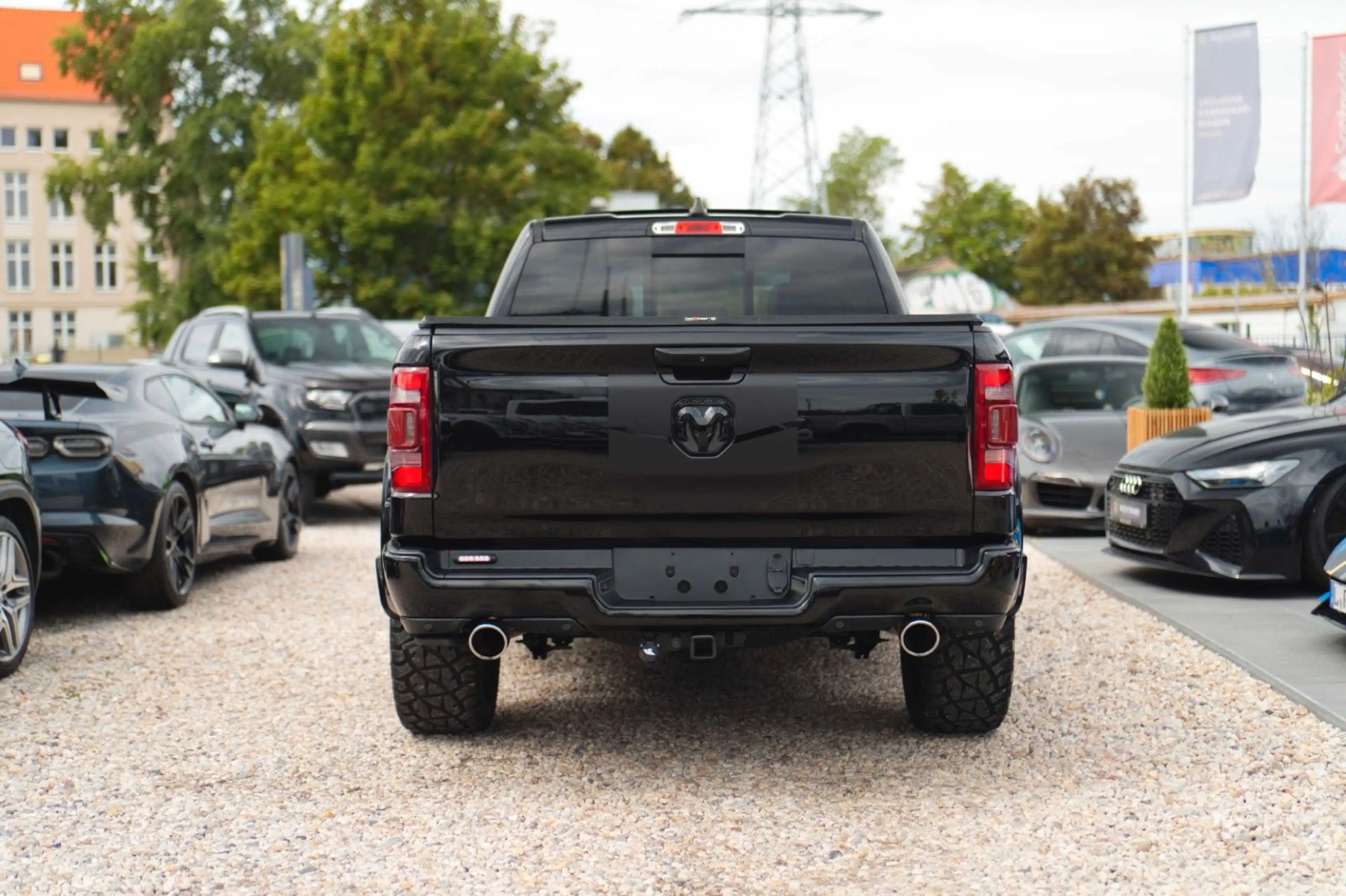 Dodge RAM 5.7 V8 HEMI 4x4 Night LARAMIE LONGBED 19% — photo 7