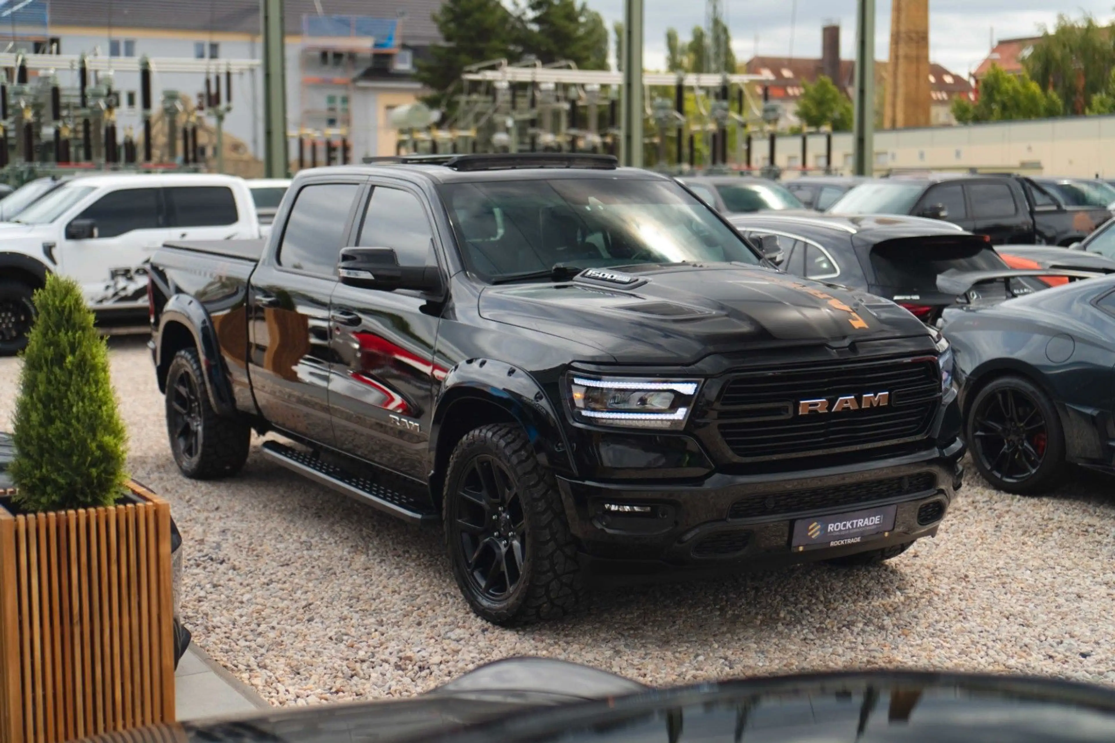 Dodge RAM 5.7 V8 HEMI 4x4 Night LARAMIE LONGBED 19% — photo 4