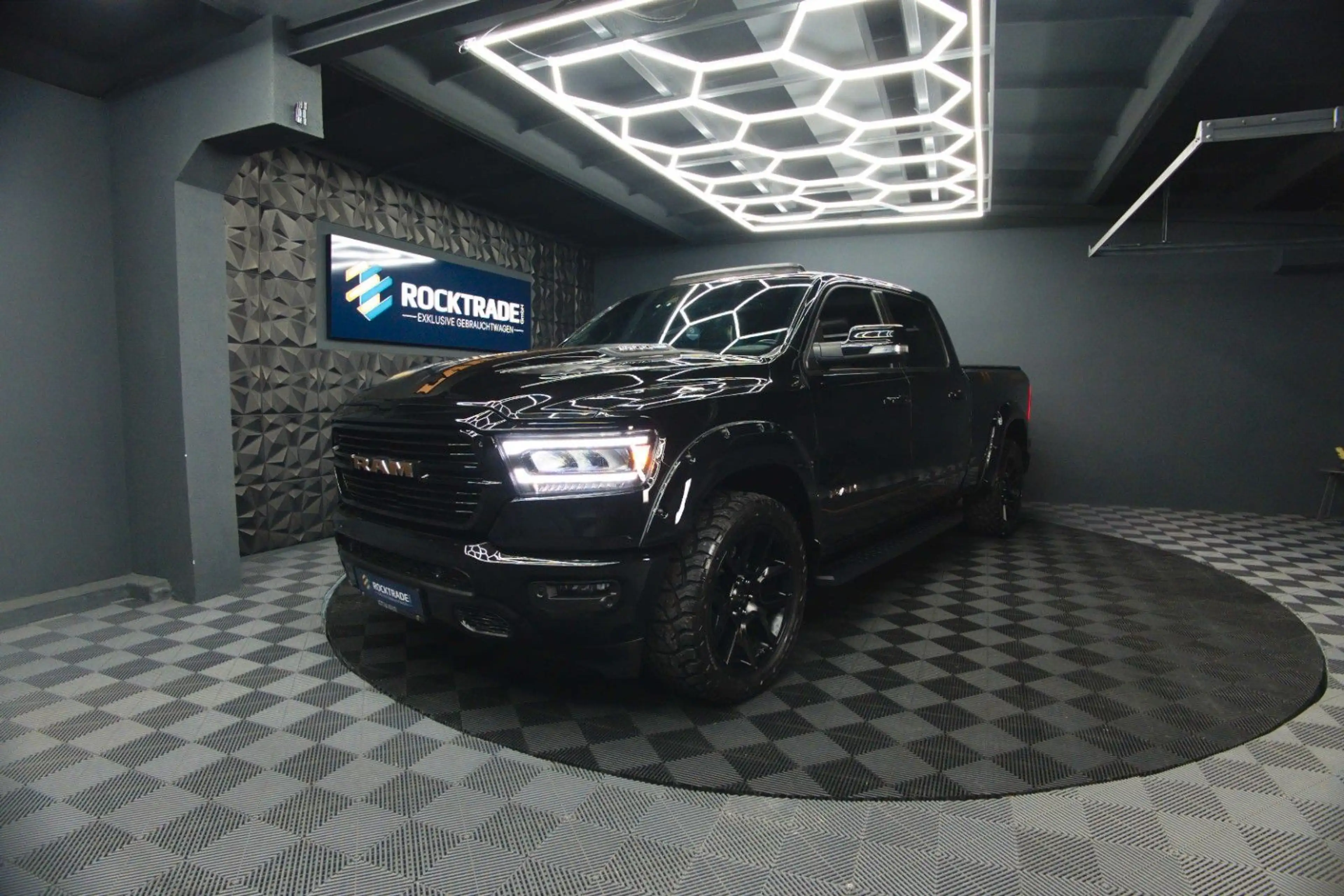 Dodge RAM 5.7 V8 HEMI 4x4 Night LARAMIE LONGBED 19% — photo 10