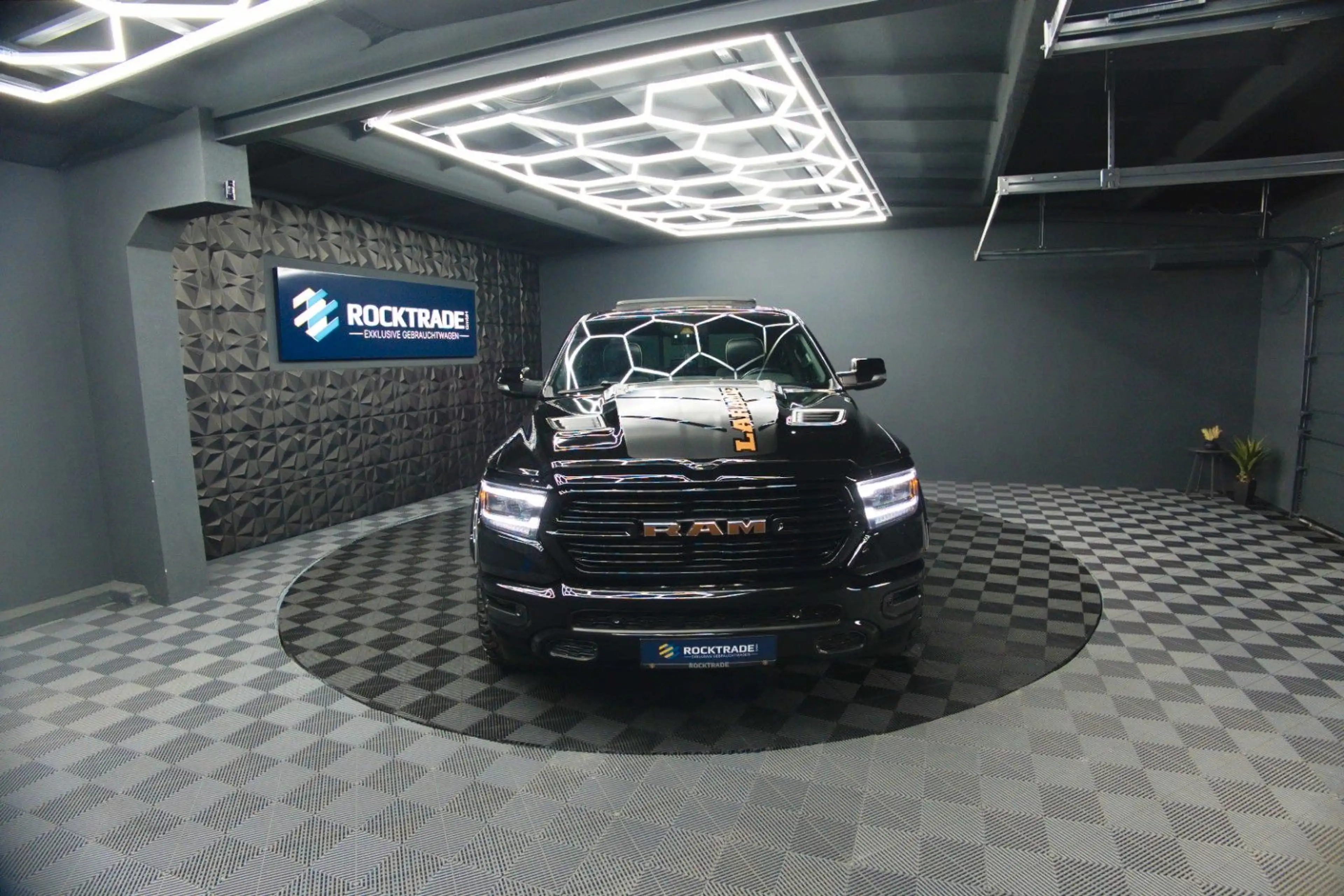 Dodge RAM 5.7 V8 HEMI 4x4 Night LARAMIE LONGBED 19% — photo 12