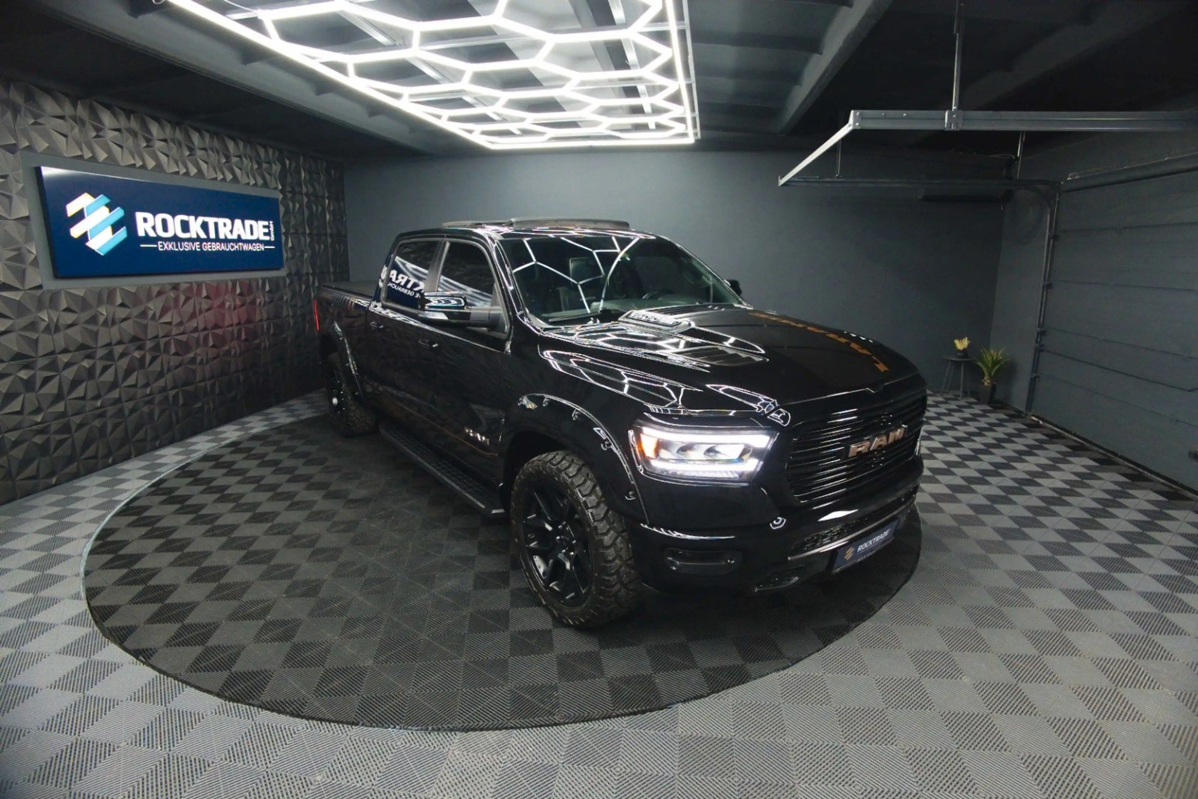 Dodge RAM 5.7 V8 HEMI 4x4 Night LARAMIE LONGBED 19% — photo 14
