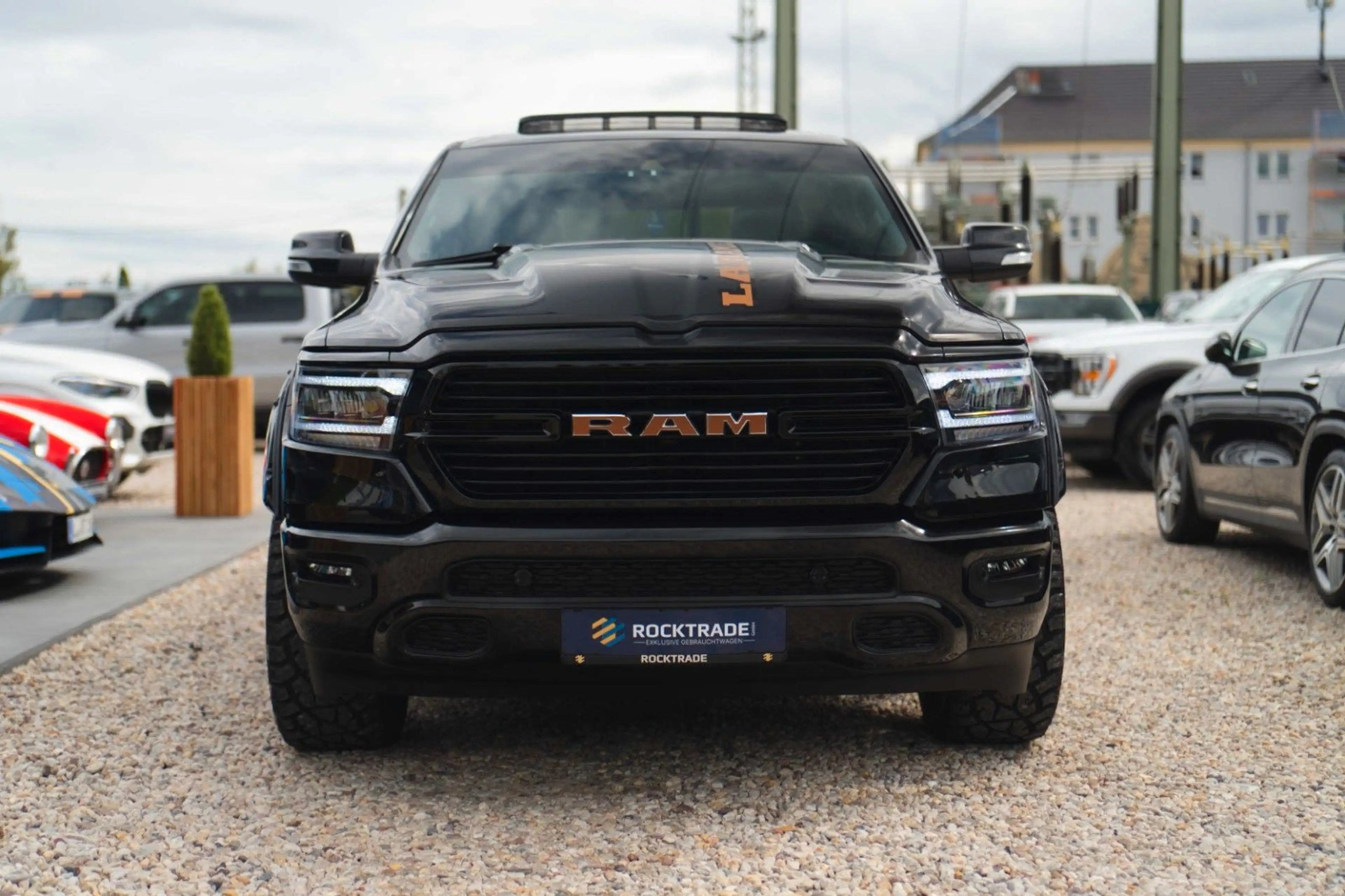 Dodge RAM 5.7 V8 HEMI 4x4 Night LARAMIE LONGBED 19% — photo 3