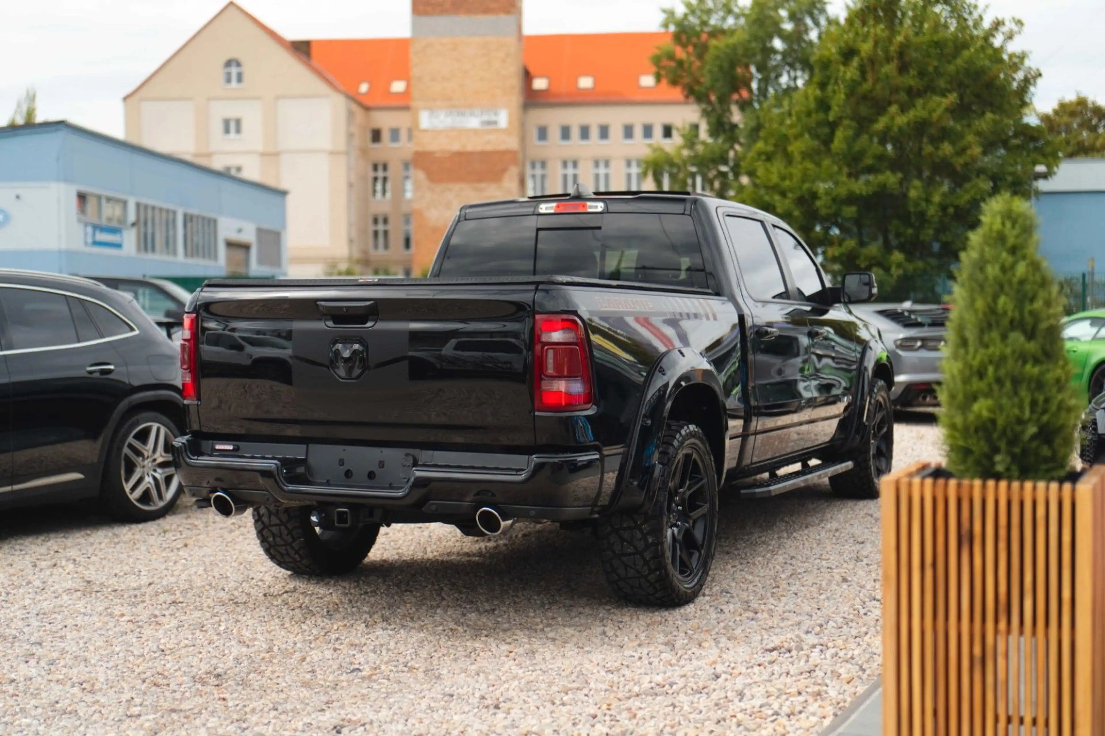 Dodge RAM 5.7 V8 HEMI 4x4 Night LARAMIE LONGBED 19% — photo 5