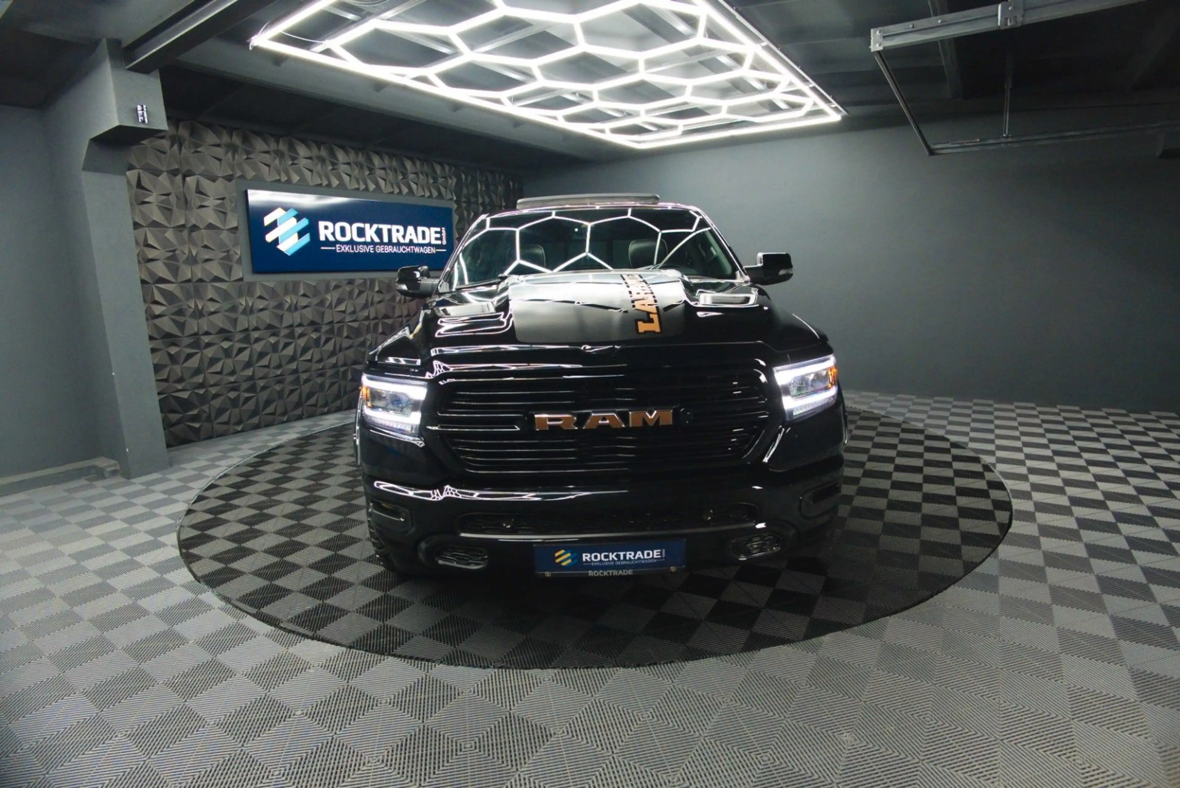 Dodge RAM 5.7 V8 HEMI 4x4 Night LARAMIE LONGBED 19% — photo 13