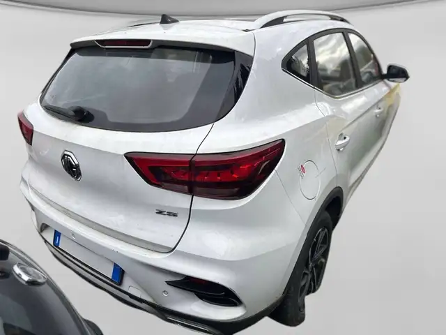 MG ZS view 3