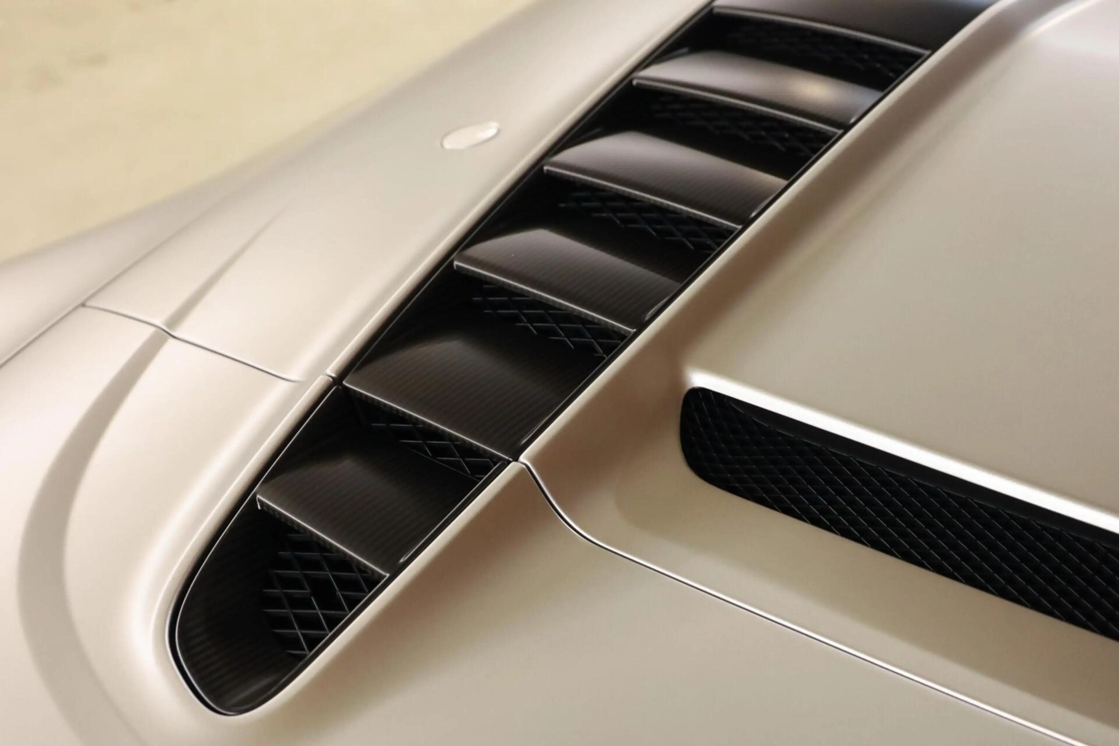 Audi R8 Spyder 5.2 V10 FSI GT — photo 13