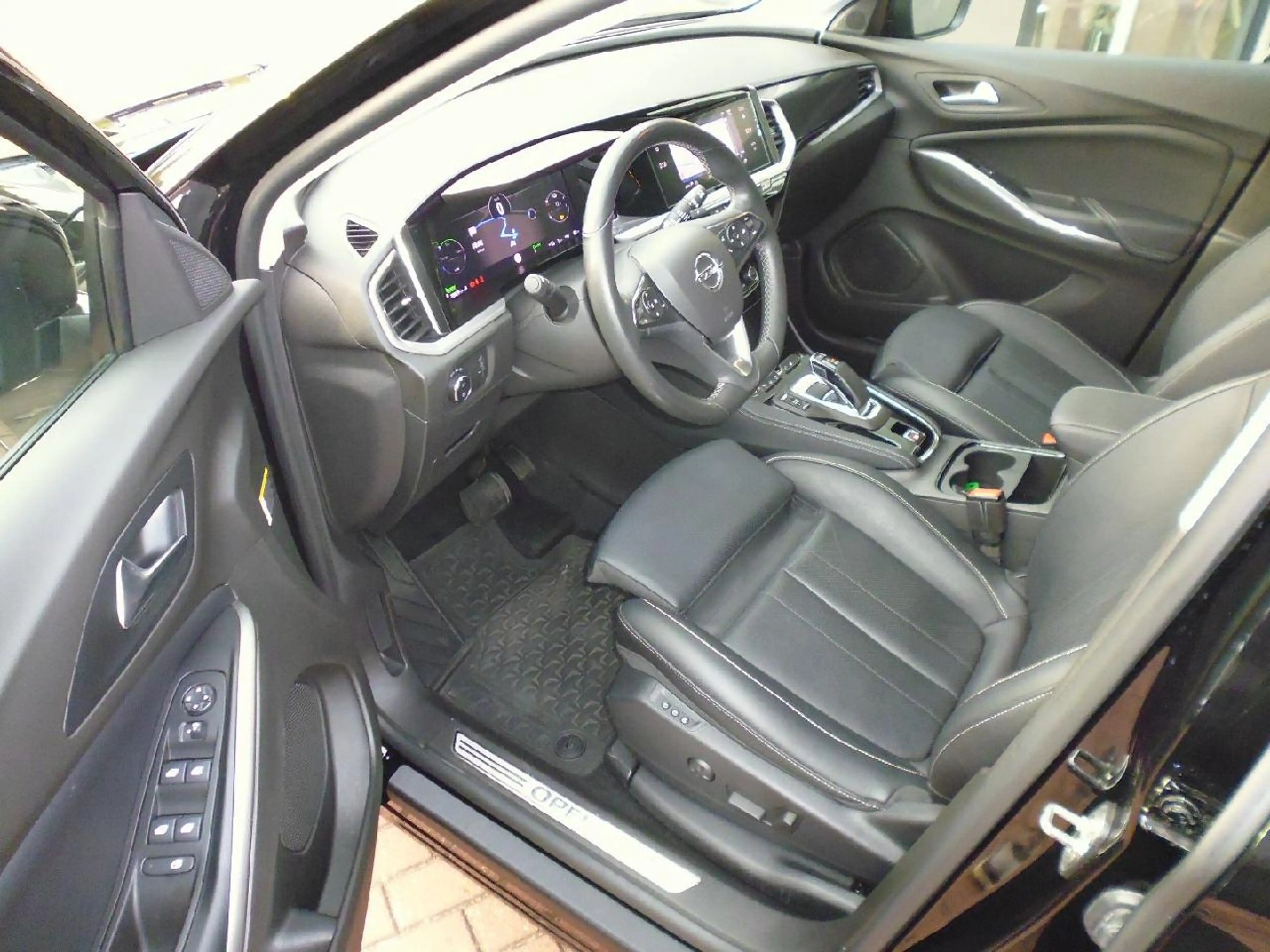 Opel Grandland Ultimate Plug-in-Hybrid — photo 12