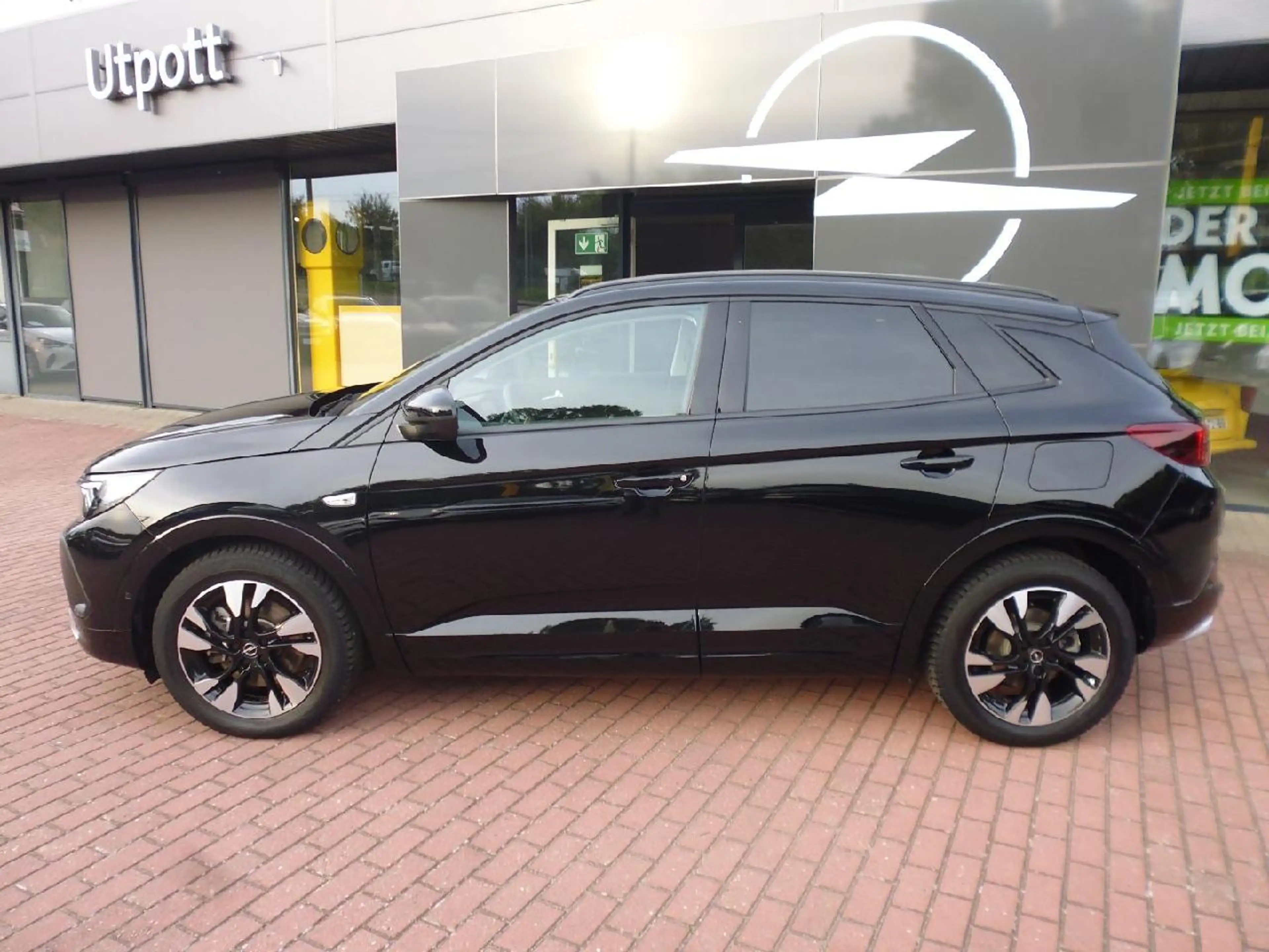 Opel Grandland Ultimate Plug-in-Hybrid — photo 2
