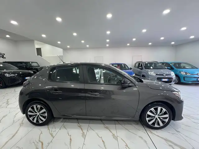 Peugeot 208 view 7