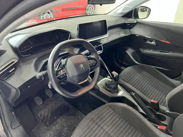Peugeot 208 view 10