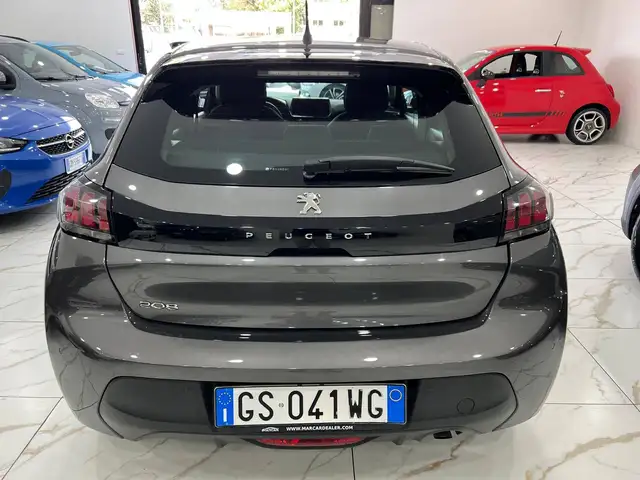 Peugeot 208 view 5