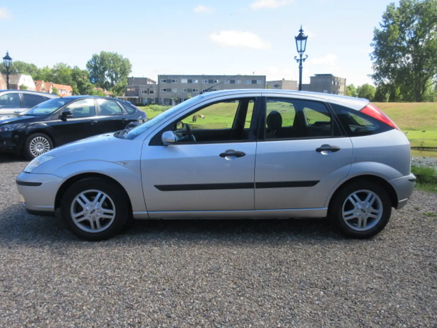 Ford Focus 1.6-16V Ambiente - Airco Grijs - 2