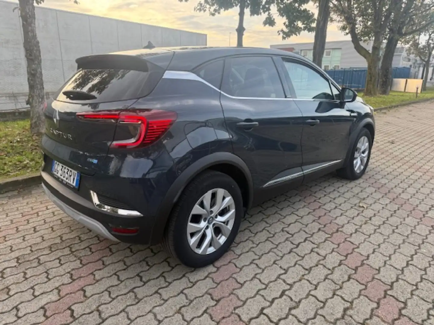 Renault Captur E-Tech Plug-in Hybrid 160 CV Intens Blu/Azzurro - 2