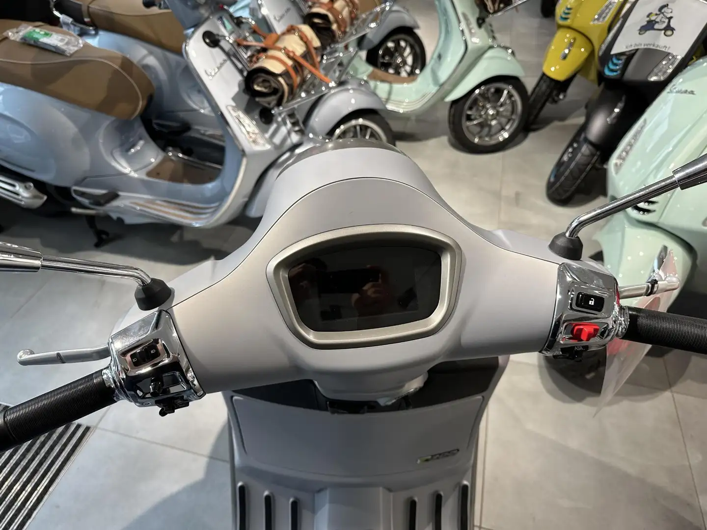 Vespa GTS 300 SUPER TECH E5 QU Gris - 2