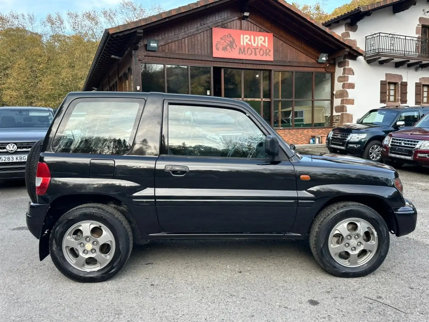 Mitsubishi Montero iO 1.8 GDI Plus Černá - 1