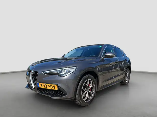 Alfa Romeo Stelvio 2.0 T 200pk AWD Super | 19'' velgen | Navigatie |