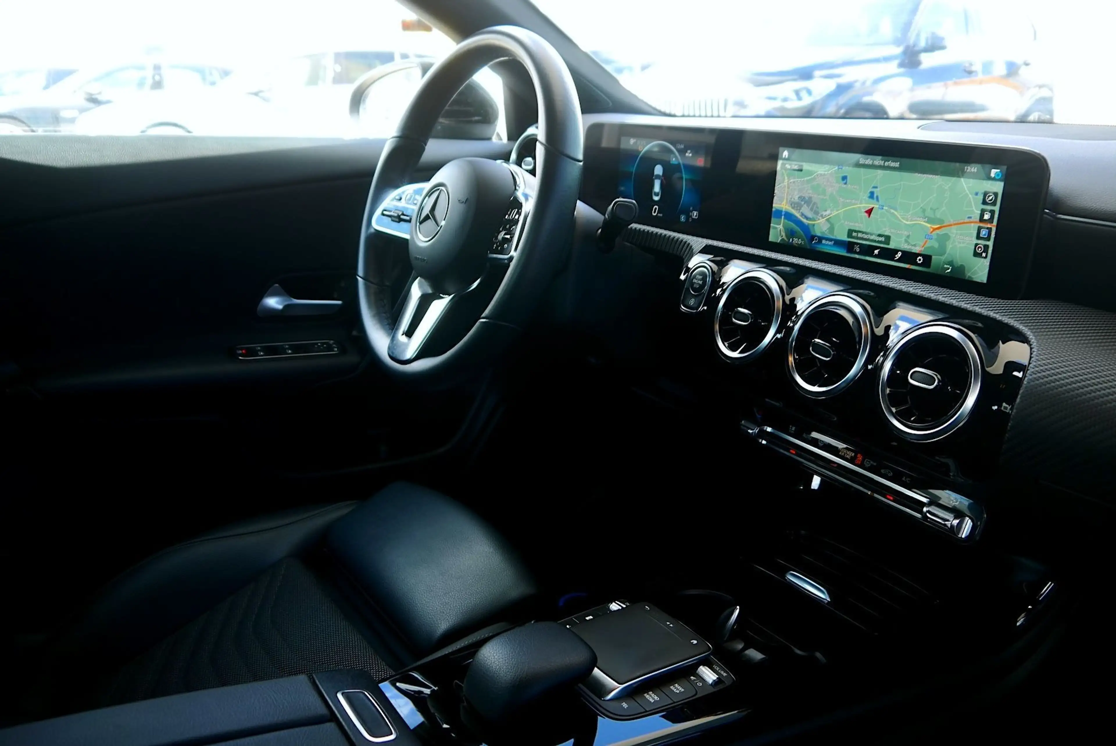 Mercedes-Benz CLA 180 Style Aut. *Spurhalteassistent & Rückfahrkamera* — photo 12