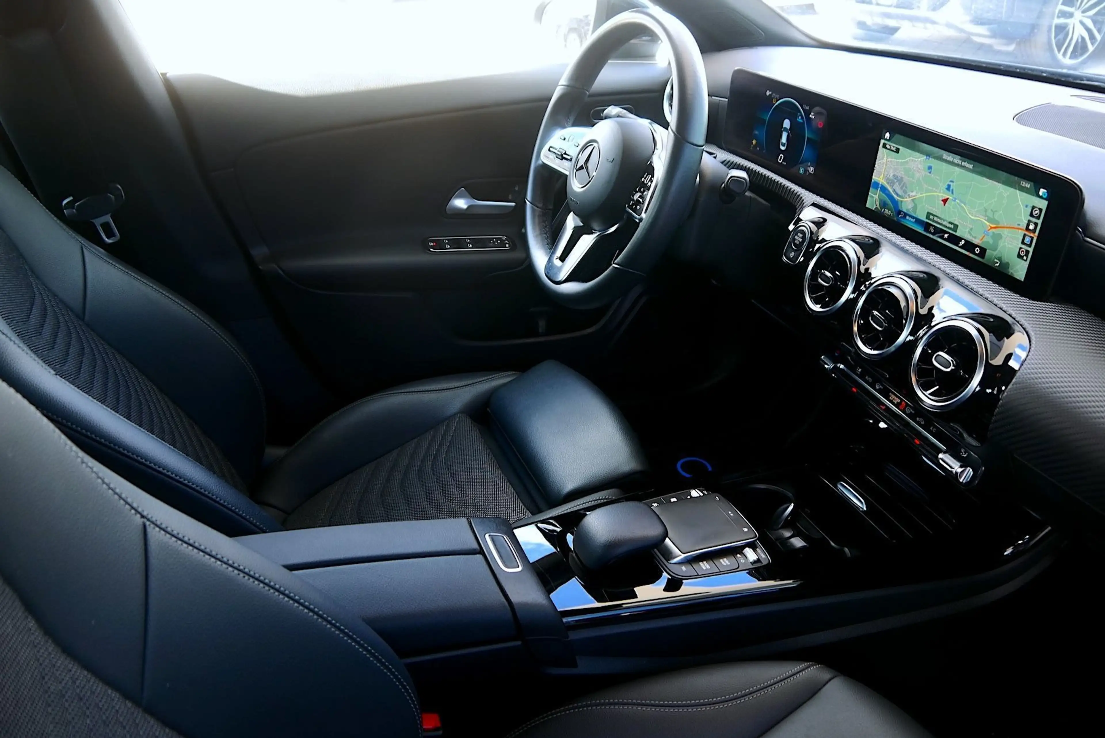 Mercedes-Benz CLA 180 Style Aut. *Spurhalteassistent & Rückfahrkamera* — photo 11