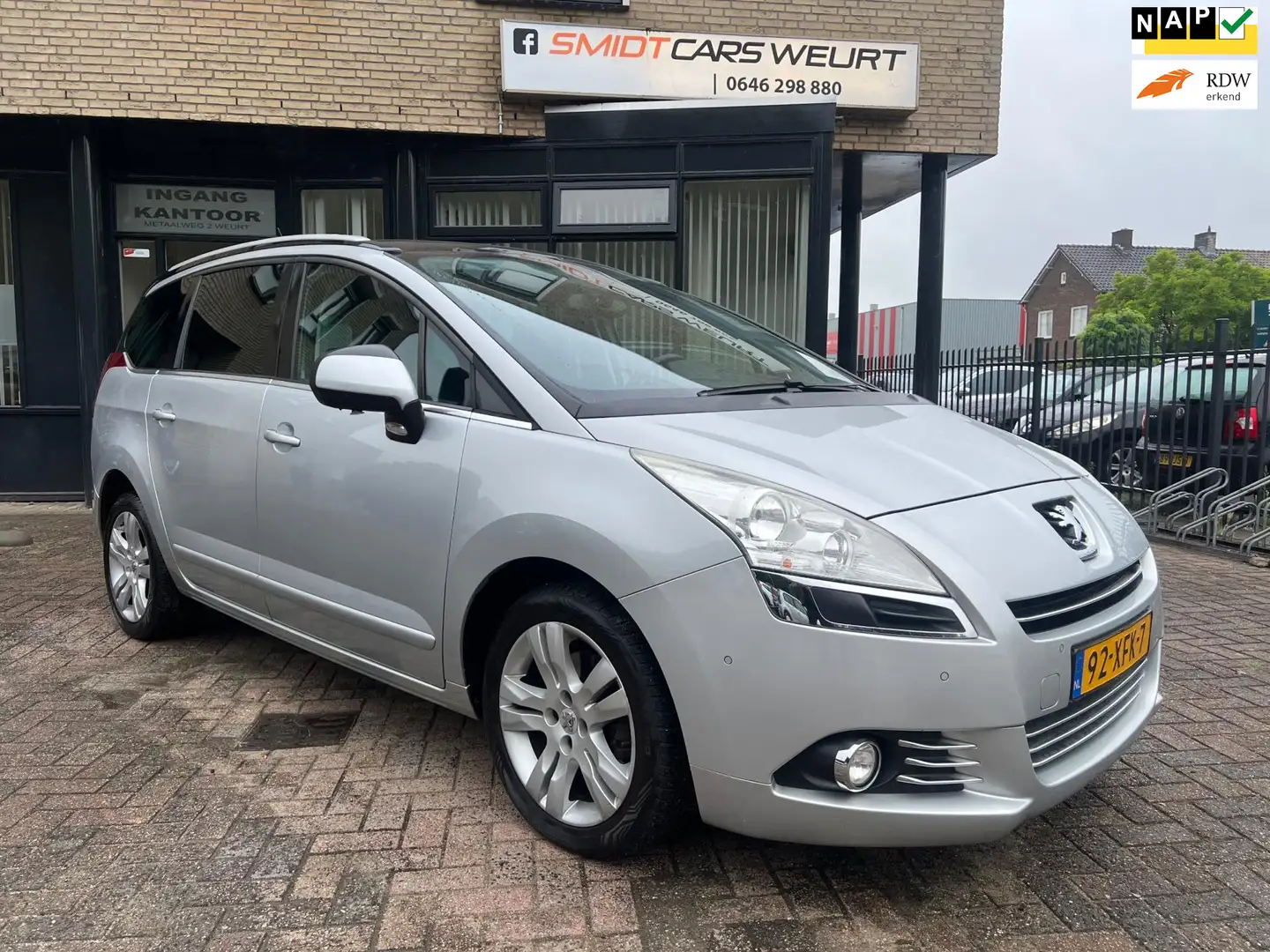 Peugeot 5008 1.6 THP GT 5p.Head Up display Airco Cruise Trekhaa Gris - 1