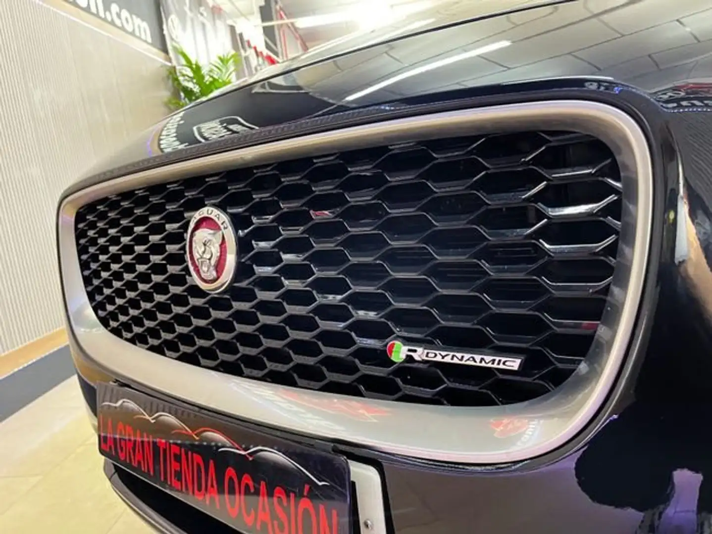 Jaguar E-Pace 2.0D I4 R-Dynamic SE AWD Aut. 180 Negro - 2