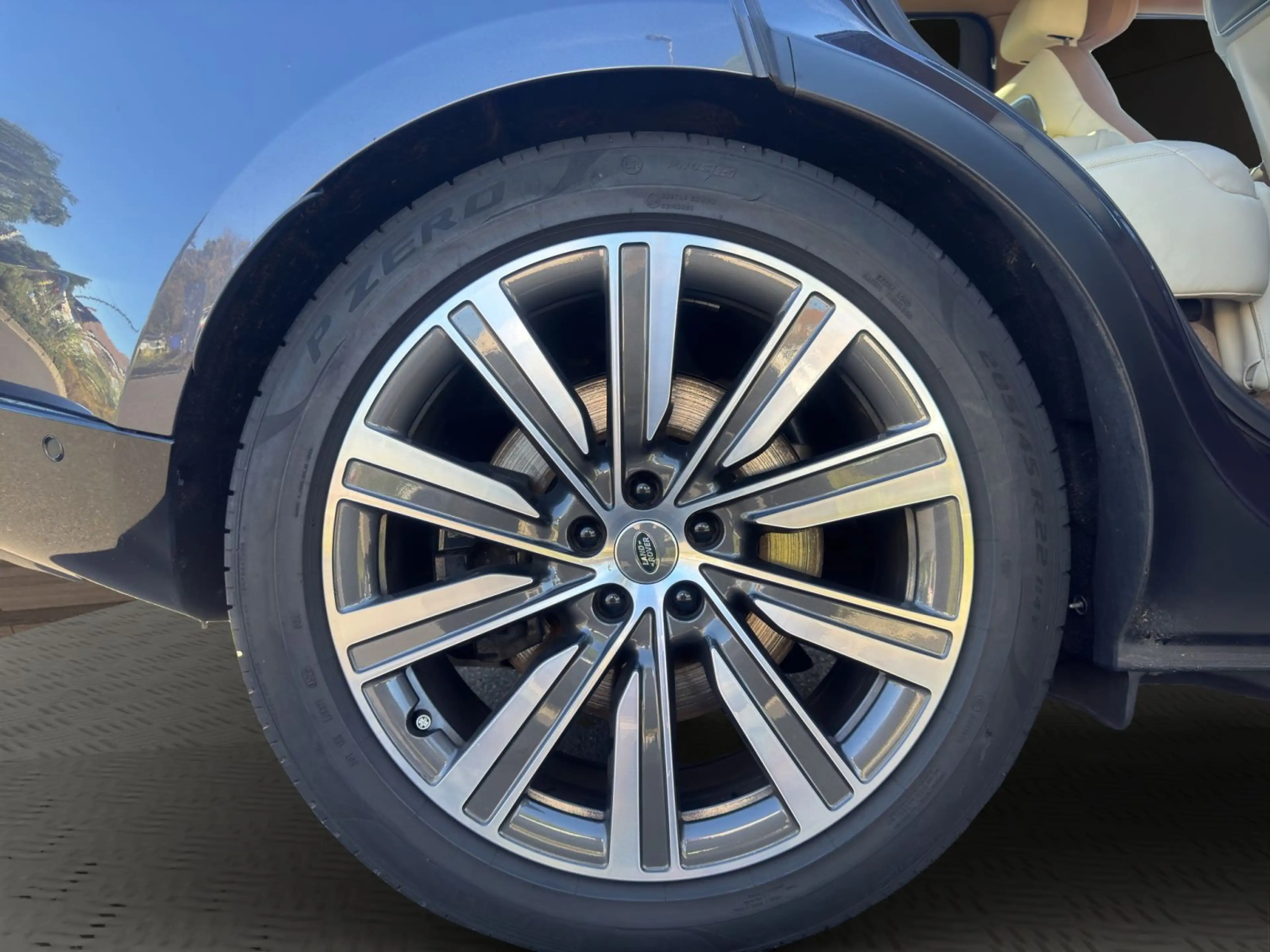 Land Rover Range Rover SWB 3.0 Plug in Hybrid P550 e SV — photo 9