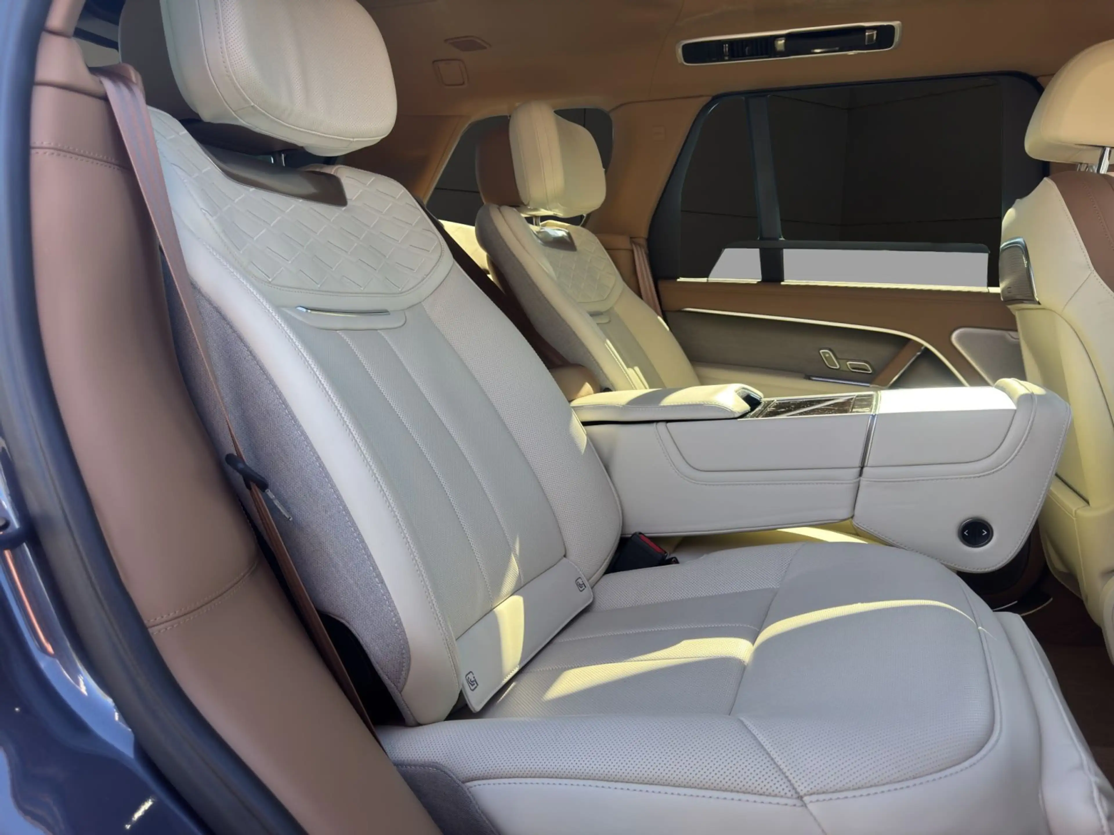 Land Rover Range Rover SWB 3.0 Plug in Hybrid P550 e SV — photo 8