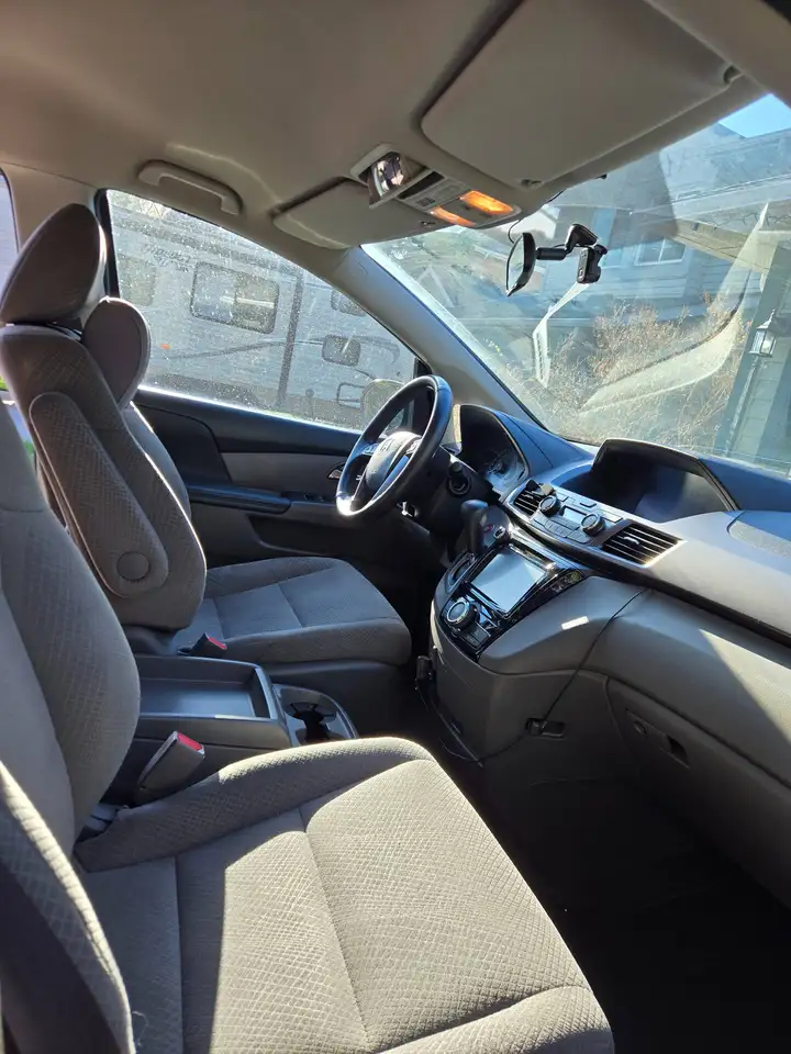 Honda Odyssey снимка Honda Odyssey