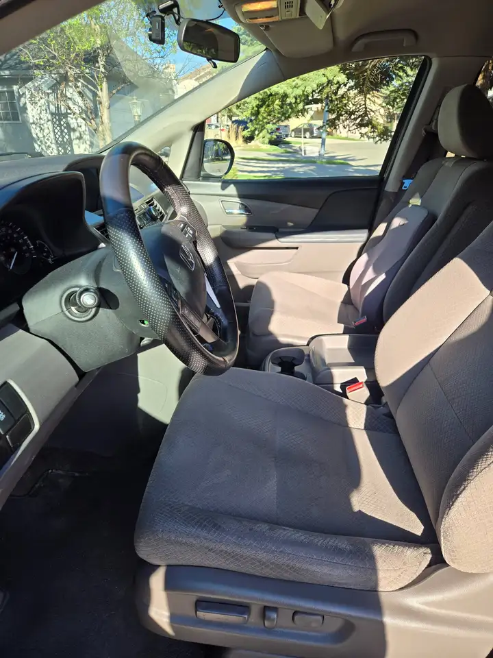 Honda Odyssey снимка Honda Odyssey