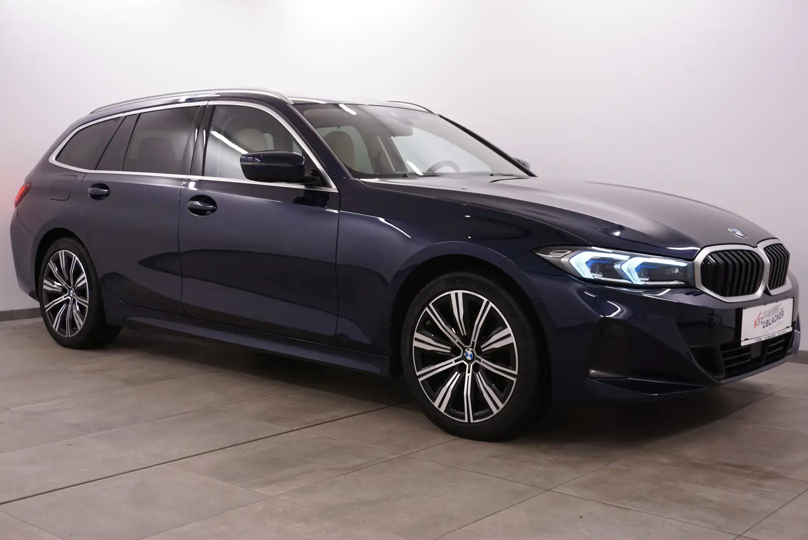 BMW 320 d xDrive // Panoramad. // Anhängervorr. // ACC Blau - 1