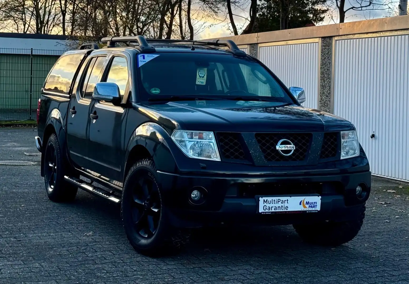 Nissan Navara Nissan Navara Pick-up 2.5 dCi Double Cab LE 4x4 Noir - 1