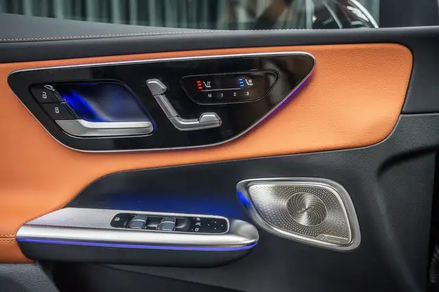 Mercedes-Benz GLC view 9