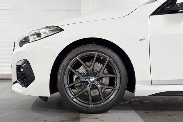 BMW 2 Series view 4