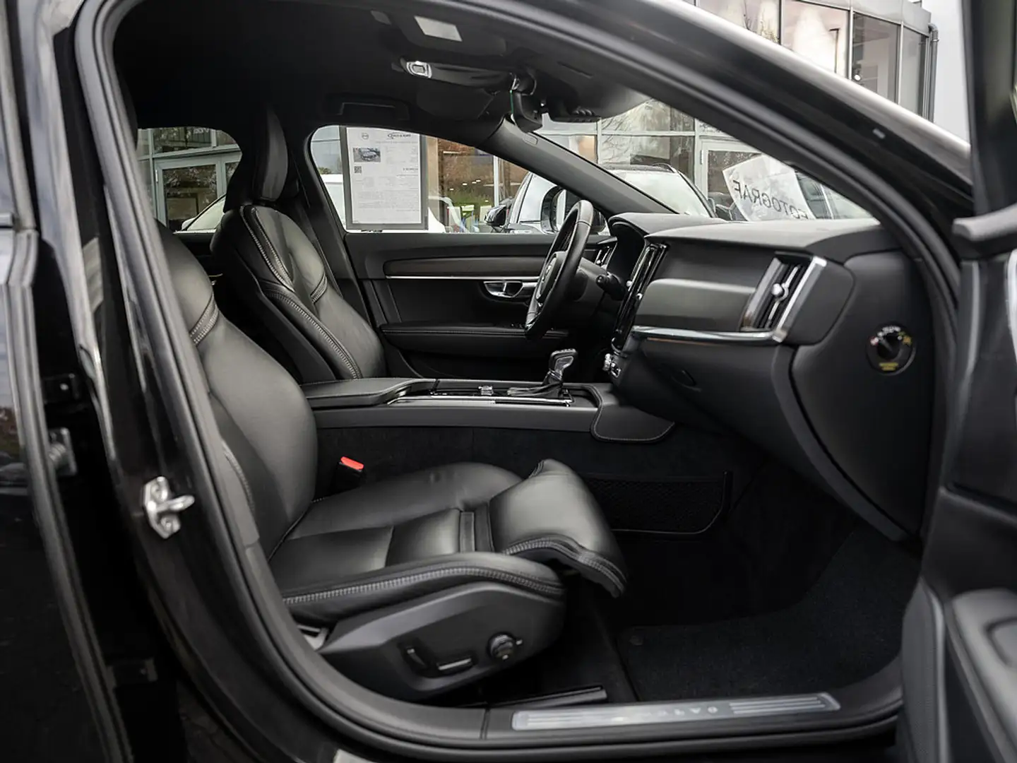 Volvo V90 Cross Country D4 AWD Pro Schwarz - 2