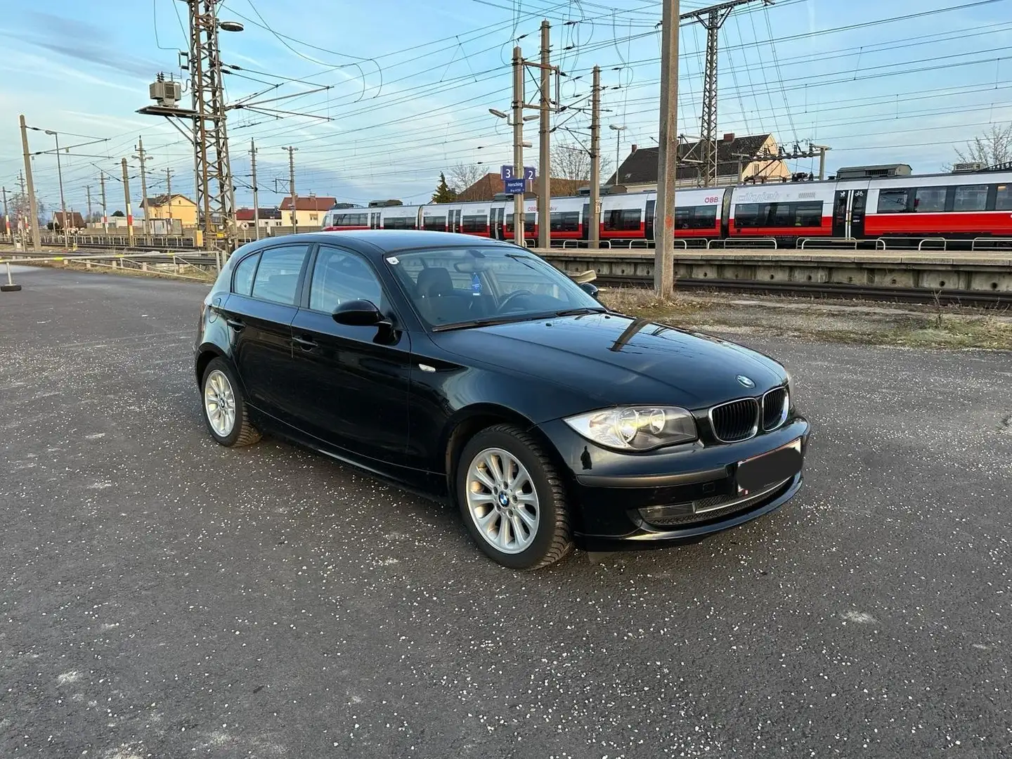 BMW 118 118d Advantage Österreich-Paket Schwarz - 2