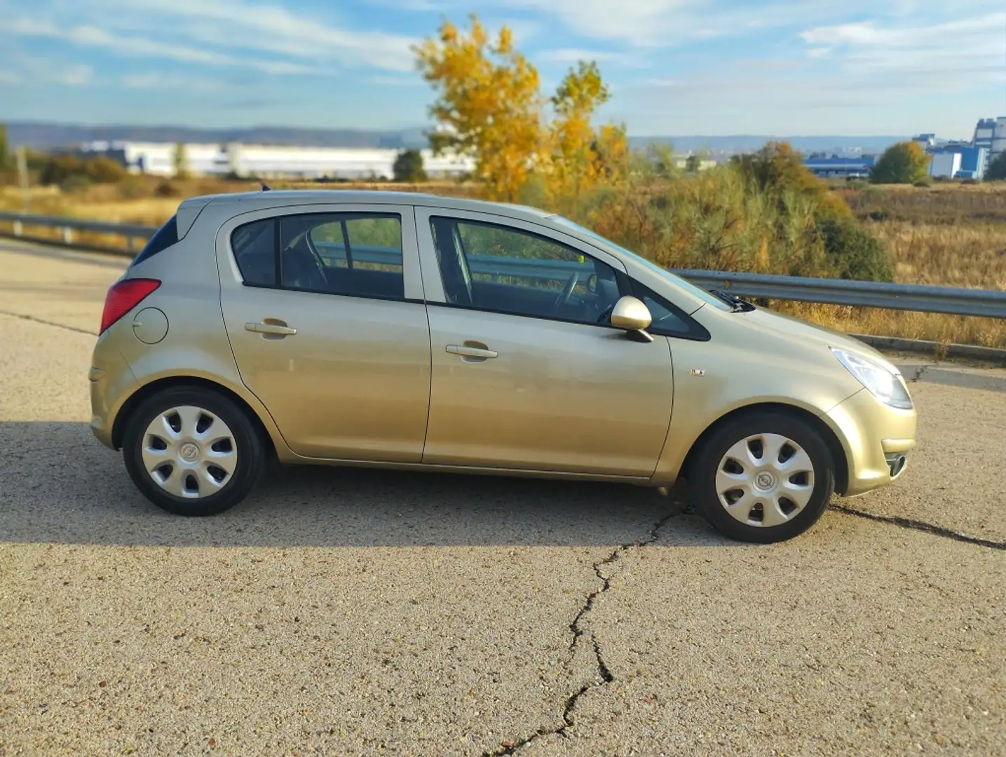 Opel Corsa 1.2 Cosmo Beige - 2