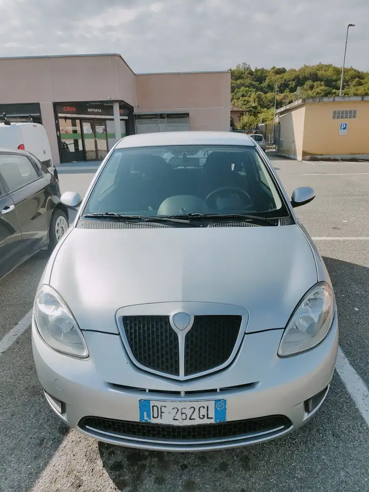 Lancia Ypsilon