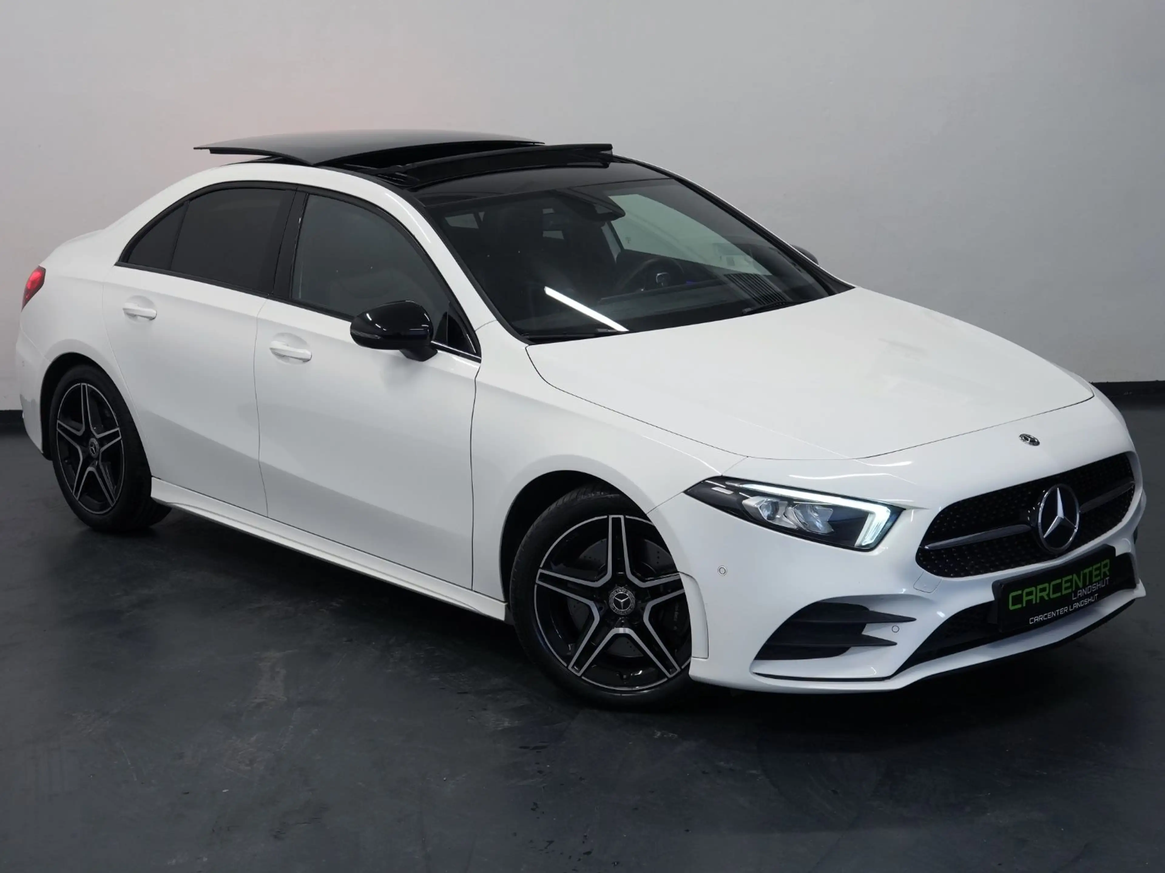 Mercedes-Benz A 250 AMG-LINE NIGHT-PAKET PANO/AMBIENTE/CARPLAY — photo 9