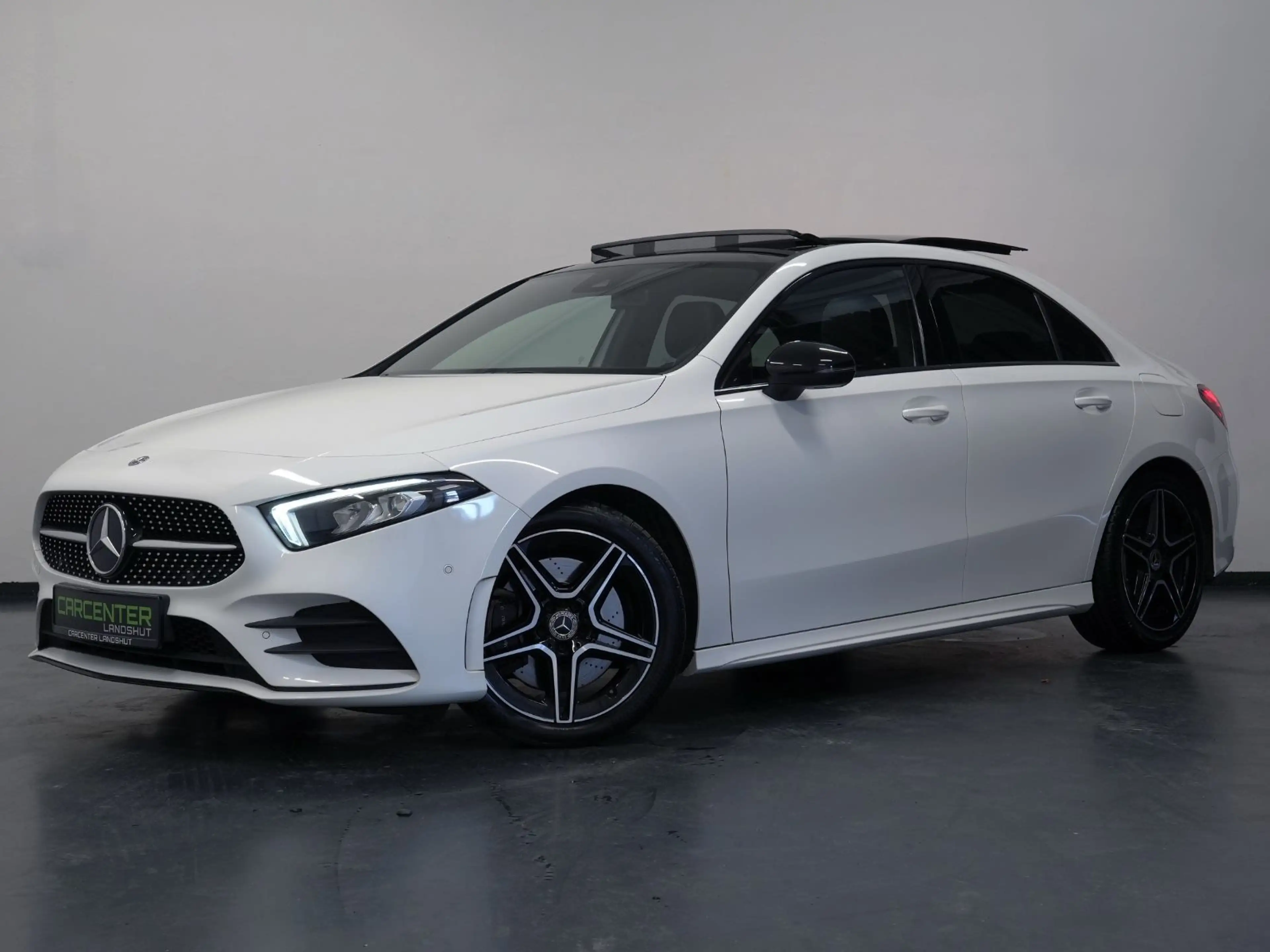 Mercedes-Benz A 250 AMG-LINE NIGHT-PAKET PANO/AMBIENTE/CARPLAY