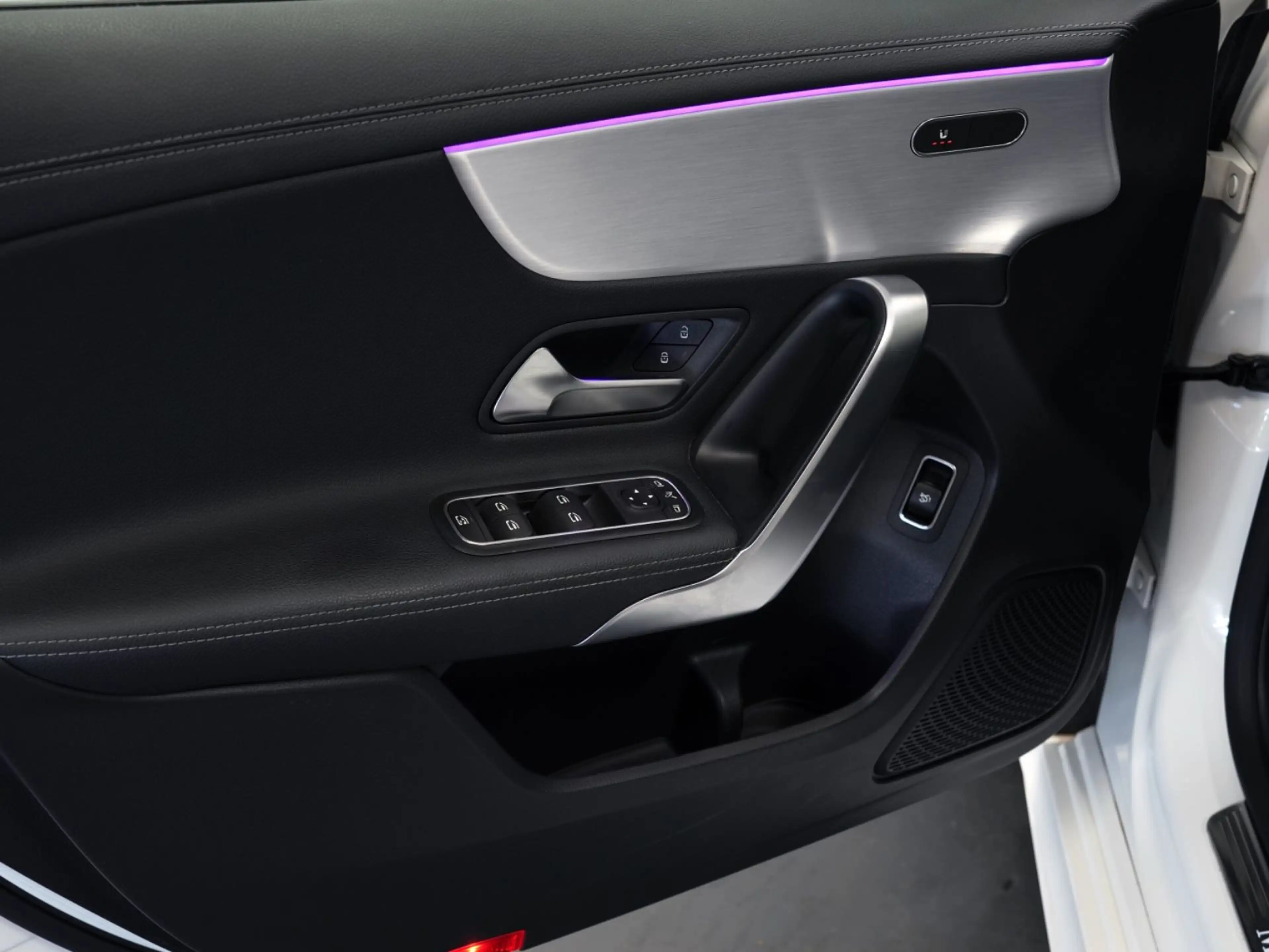 Mercedes-Benz A 250 AMG-LINE NIGHT-PAKET PANO/AMBIENTE/CARPLAY — photo 15