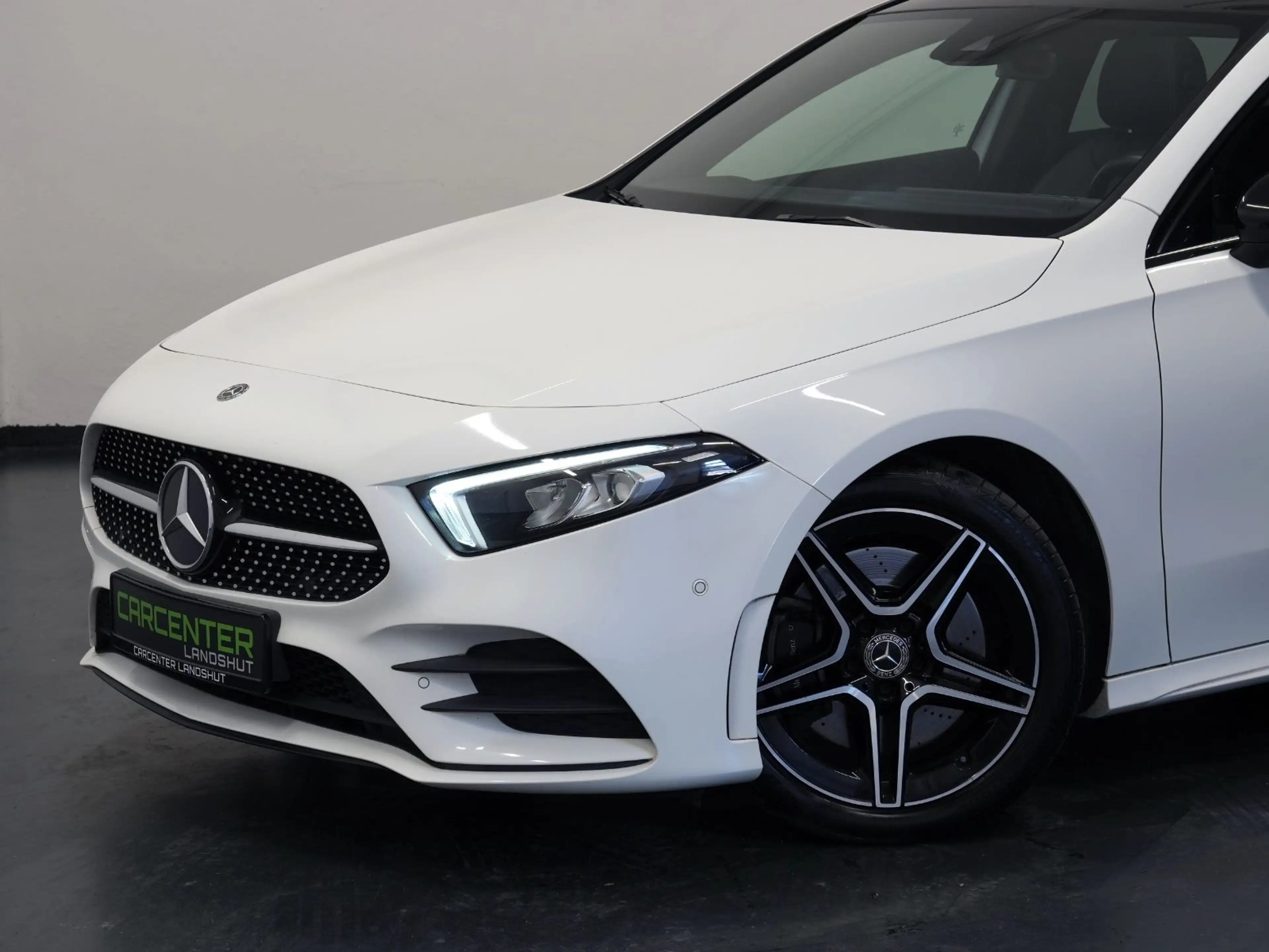 Mercedes-Benz A 250 AMG-LINE NIGHT-PAKET PANO/AMBIENTE/CARPLAY — photo 3