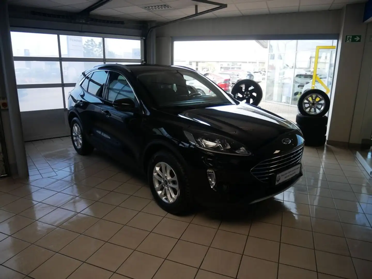 Ford Kuga Titanium Plug-In Hybrid Schwarz - 2