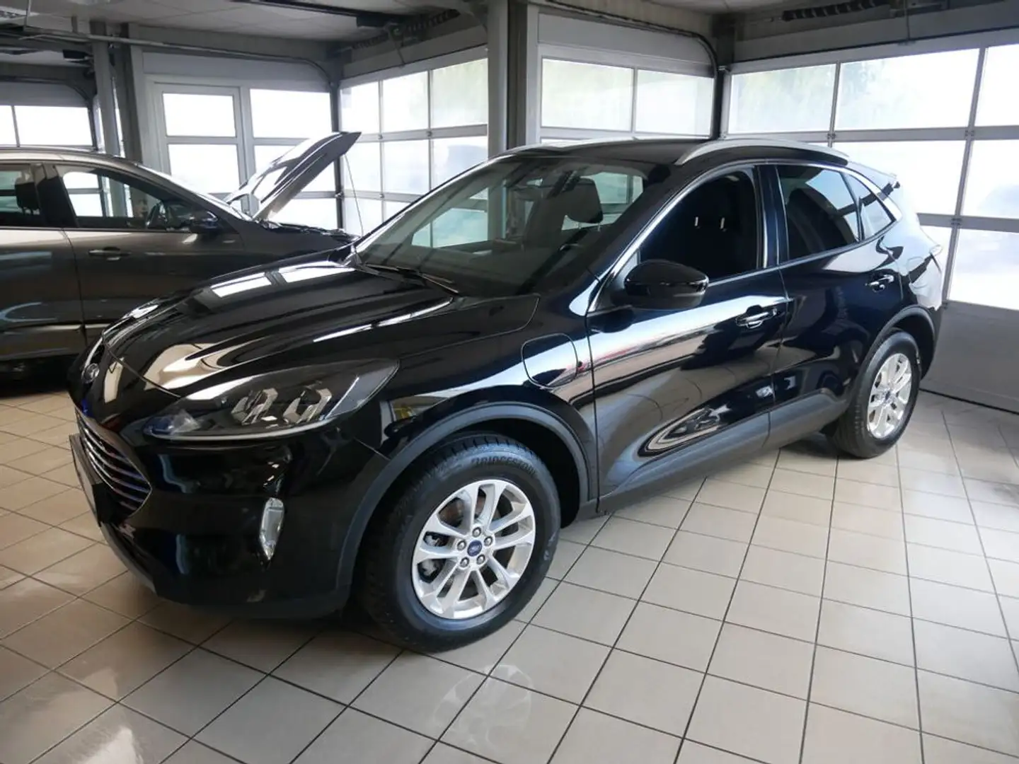 Ford Kuga Titanium Plug-In Hybrid Schwarz - 1
