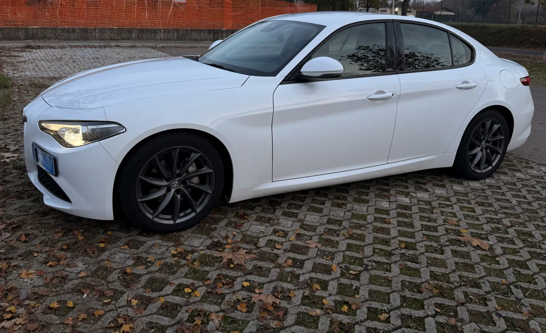Alfa Romeo Giulia 2.2 t Business Sport Launch Edition 180cv auto Bianco - 2