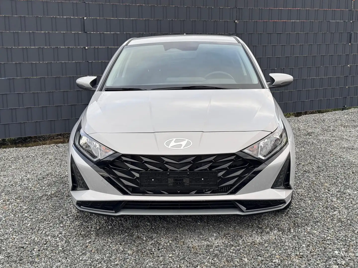 Hyundai i20 Family 66 kW (90 PS), Schaltgetriebe, Frontantrieb Grau - 2