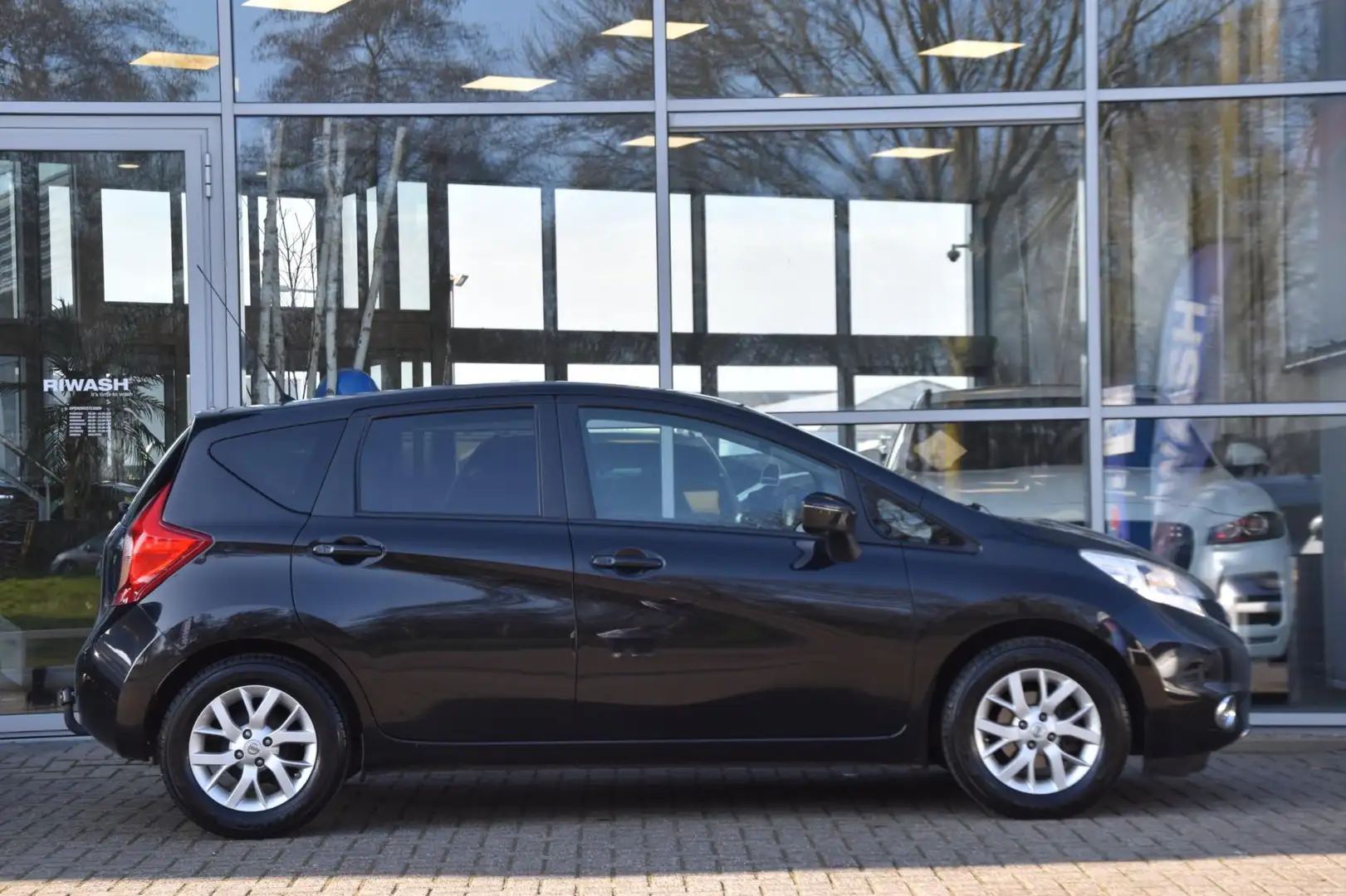 Nissan Note 1.2 Connect Edition Airco Nav. Camera Pdc Elek. Ra Negro - 2
