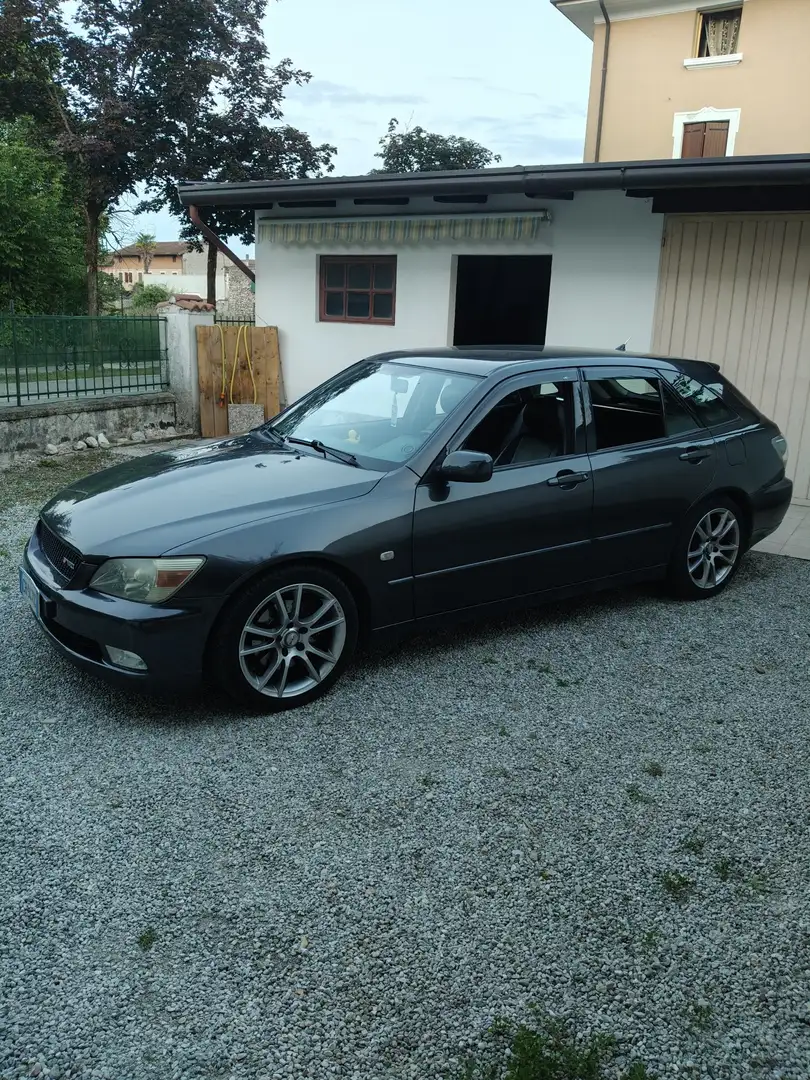 Lexus IS 200 2.0 wagon - 1
