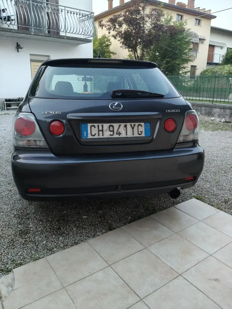 Lexus IS 200 2.0 wagon - 2